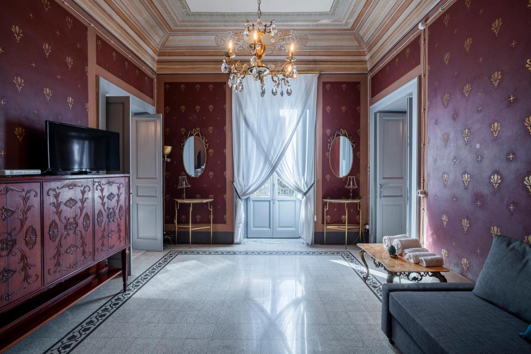 360Me Palace Messina Exterior photo